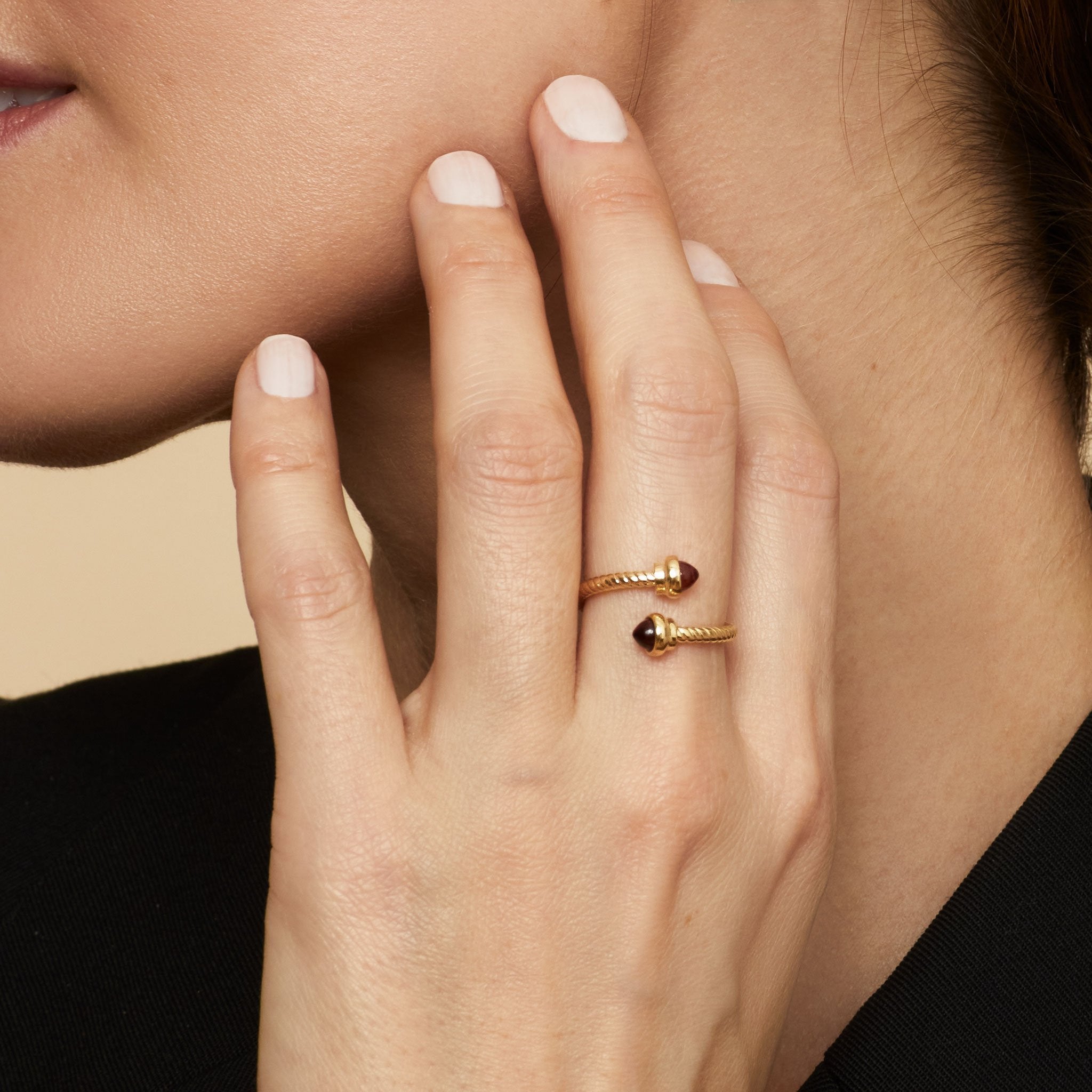 #color_Yellow Gold, Black Onyx