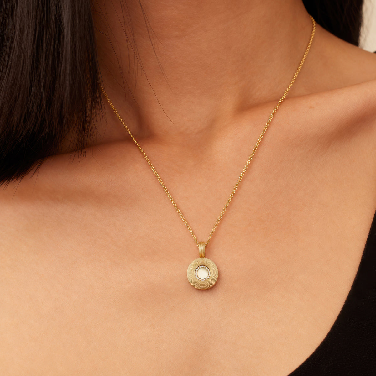 Renaissance Round Natural Diamond Pendant Necklace